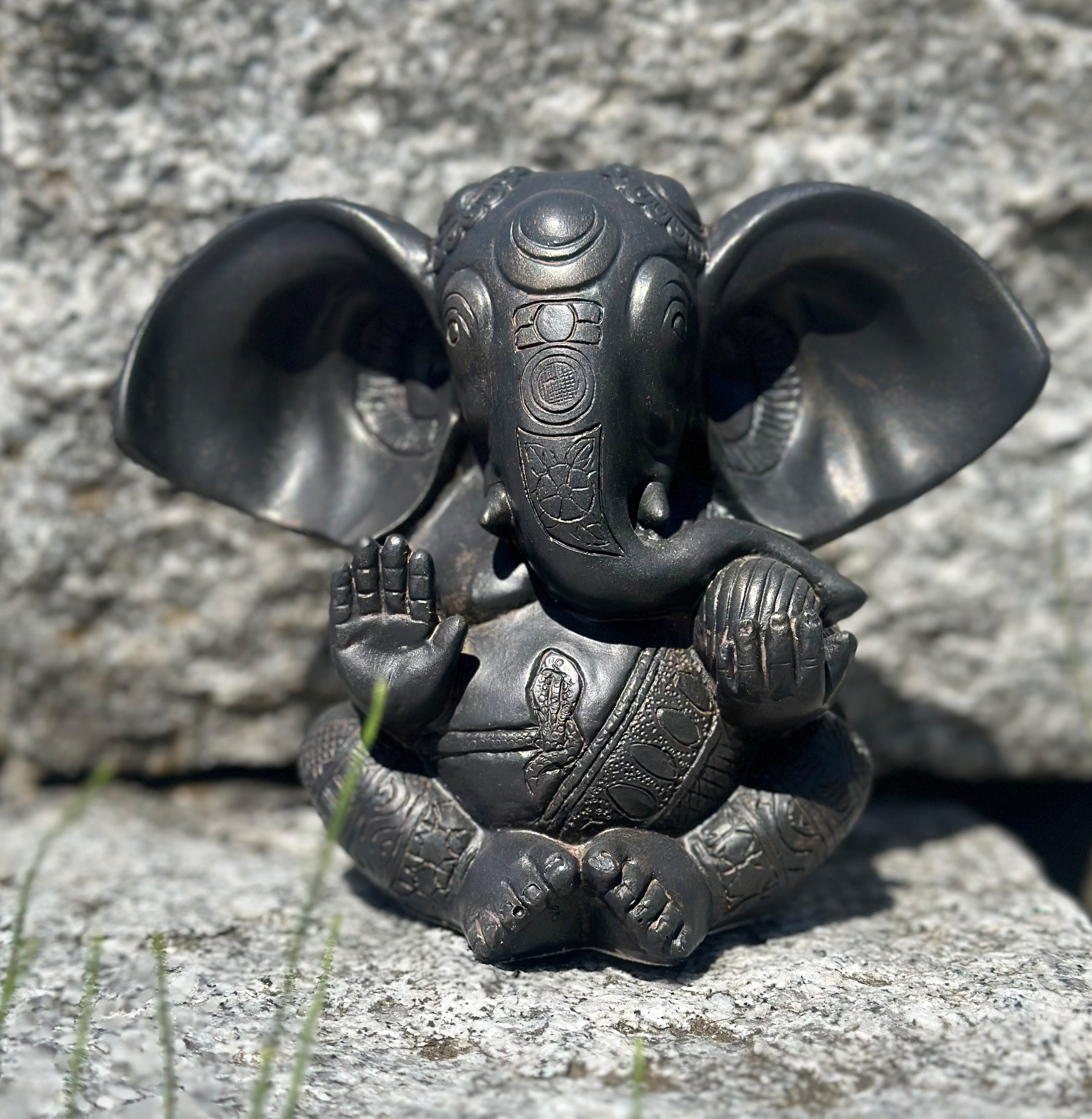 Ganesha sitzend schwarz 11cm